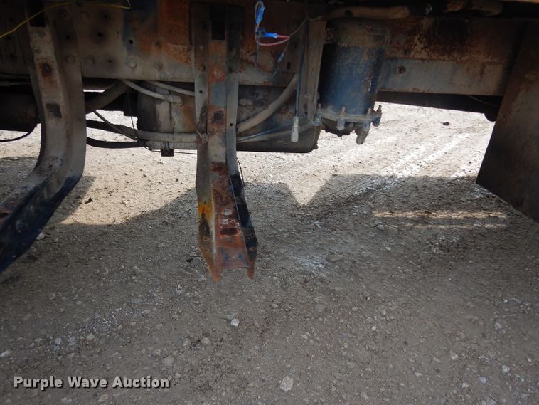 image for item DG6251 2000 International 4900 flatbed truck