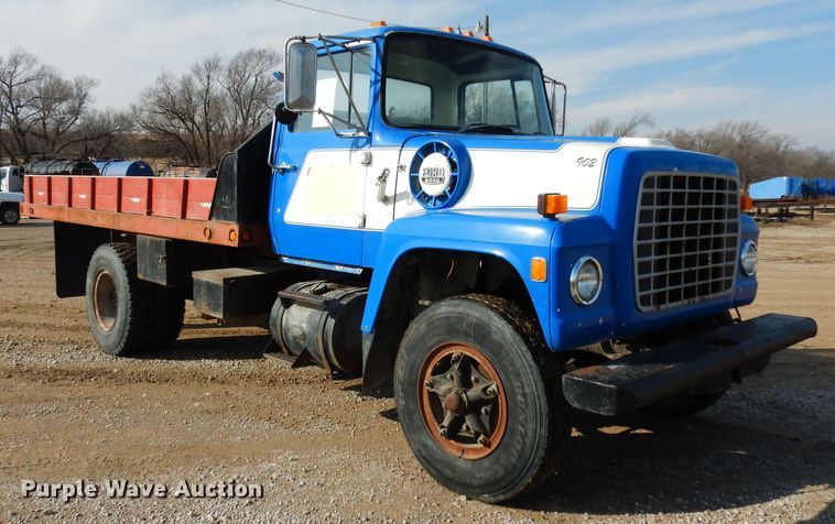 image for item DG6252 1982 Ford L8000 dump flatbed truck