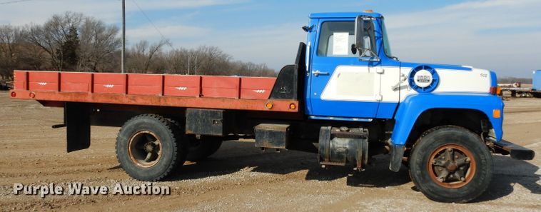 image for item DG6252 1982 Ford L8000 dump flatbed truck