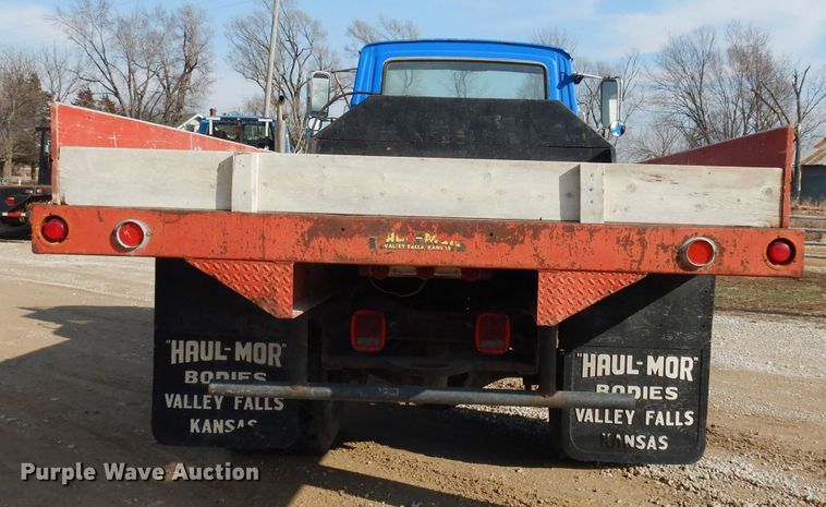 image for item DG6252 1982 Ford L8000 dump flatbed truck