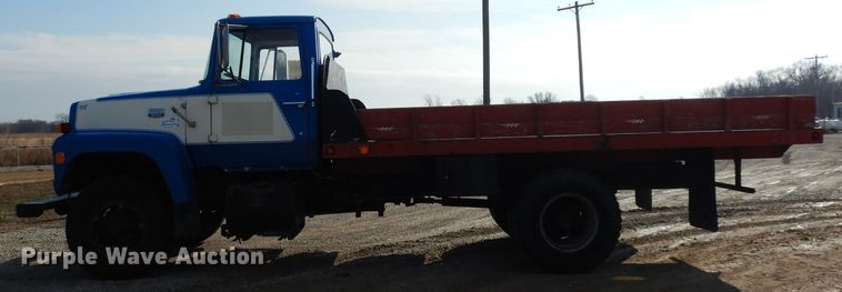 image for item DG6252 1982 Ford L8000 dump flatbed truck