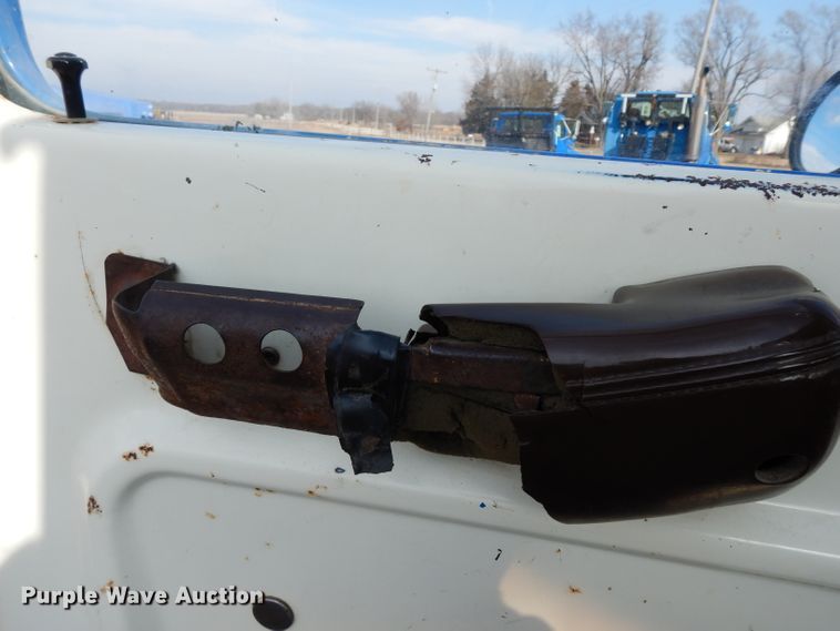 image for item DG6252 1982 Ford L8000 dump flatbed truck