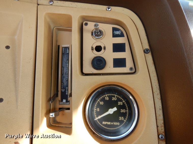 image for item DG6252 1982 Ford L8000 dump flatbed truck