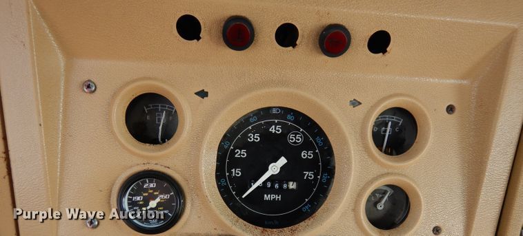 image for item DG6252 1982 Ford L8000 dump flatbed truck