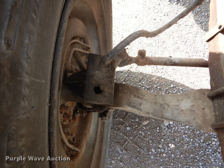 image for item DG6252 1982 Ford L8000 dump flatbed truck