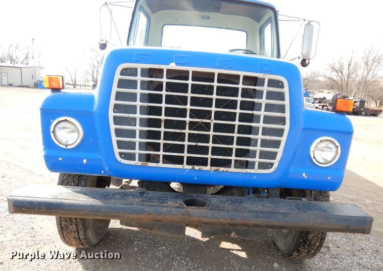 image for item DG6252 1982 Ford L8000 dump flatbed truck