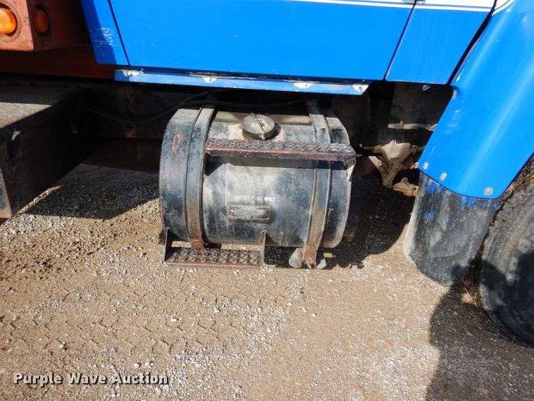 image for item DG6252 1982 Ford L8000 dump flatbed truck