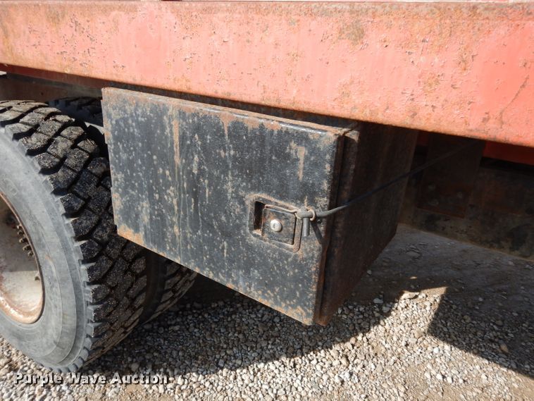 image for item DG6252 1982 Ford L8000 dump flatbed truck