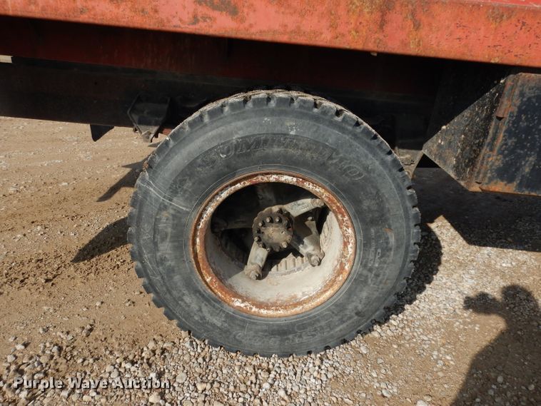 image for item DG6252 1982 Ford L8000 dump flatbed truck