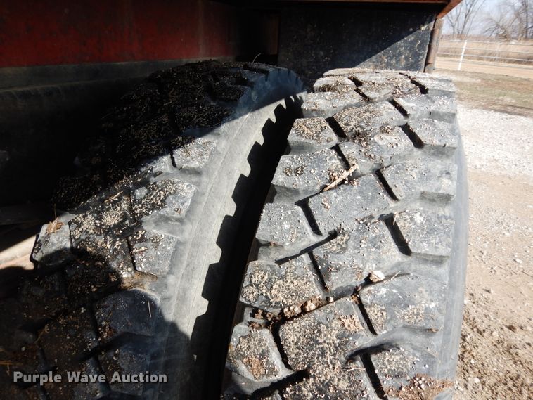 image for item DG6252 1982 Ford L8000 dump flatbed truck