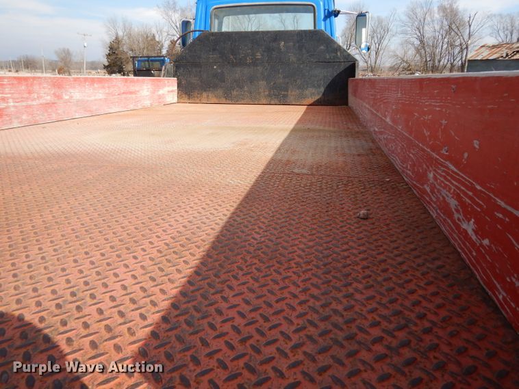 image for item DG6252 1982 Ford L8000 dump flatbed truck