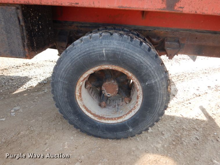 image for item DG6252 1982 Ford L8000 dump flatbed truck