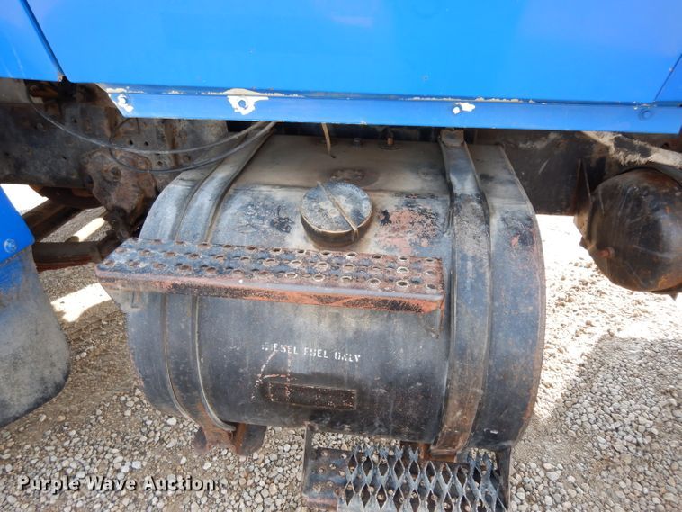 image for item DG6252 1982 Ford L8000 dump flatbed truck