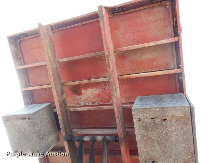 image for item DG6252 1982 Ford L8000 dump flatbed truck