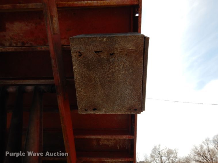 image for item DG6252 1982 Ford L8000 dump flatbed truck