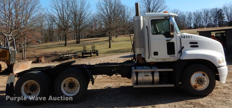 image for item DH5069 2004 Mack CX613 semi truck