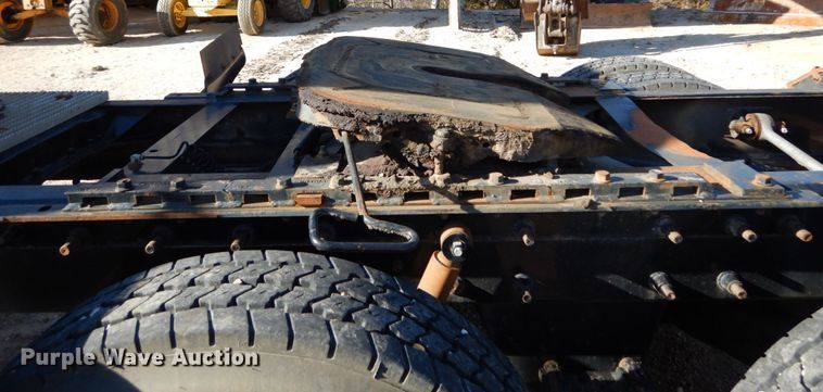 image for item DH5069 2004 Mack CX613 semi truck