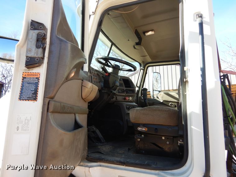 image for item DH5069 2004 Mack CX613 semi truck