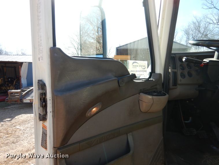 image for item DH5069 2004 Mack CX613 semi truck