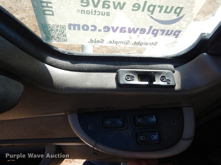 image for item DH5069 2004 Mack CX613 semi truck