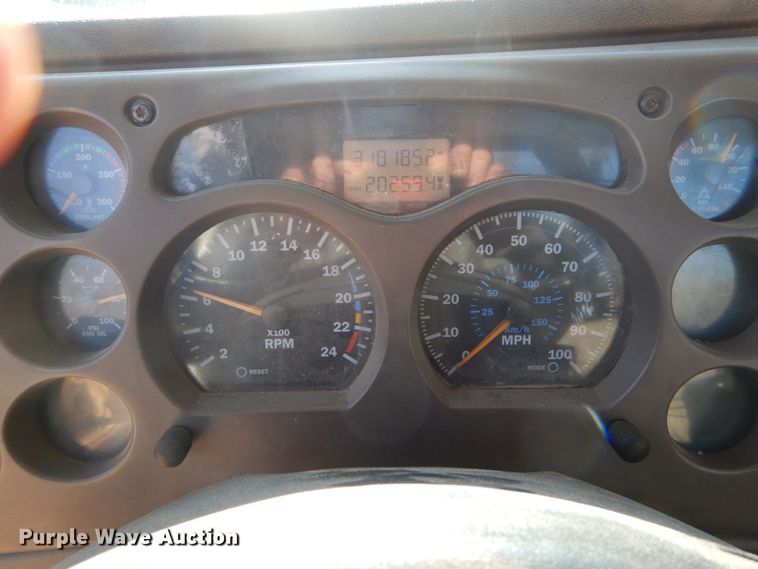 image for item DH5069 2004 Mack CX613 semi truck