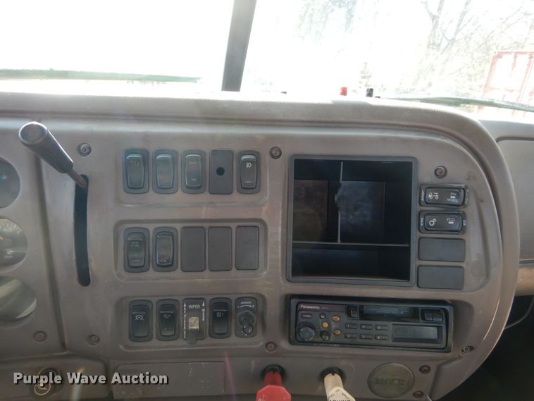 image for item DH5069 2004 Mack CX613 semi truck