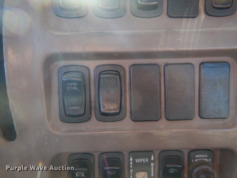 image for item DH5069 2004 Mack CX613 semi truck