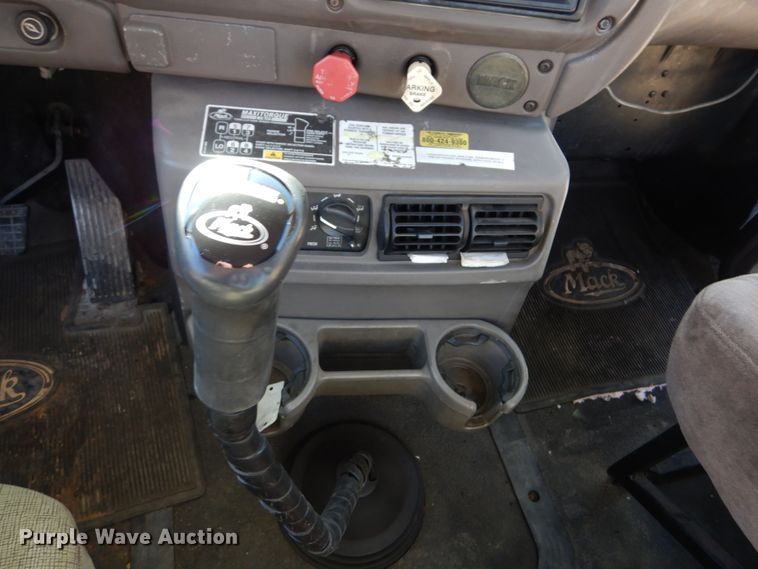 image for item DH5069 2004 Mack CX613 semi truck