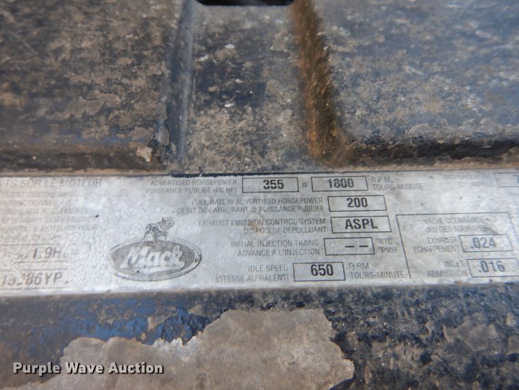 image for item DH5069 2004 Mack CX613 semi truck