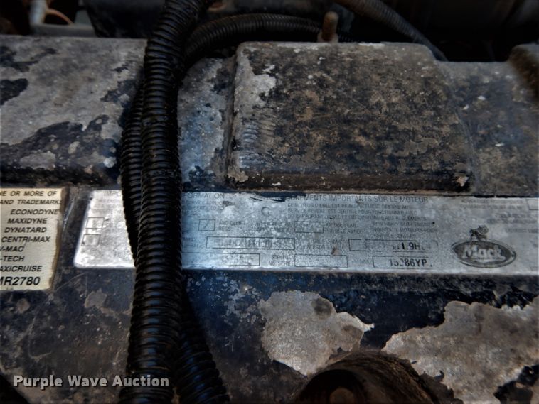 image for item DH5069 2004 Mack CX613 semi truck