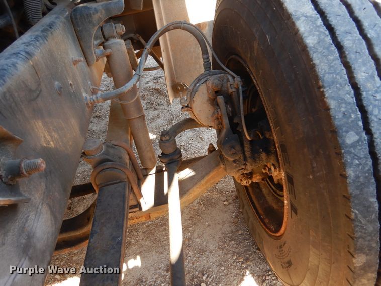 image for item DH5069 2004 Mack CX613 semi truck