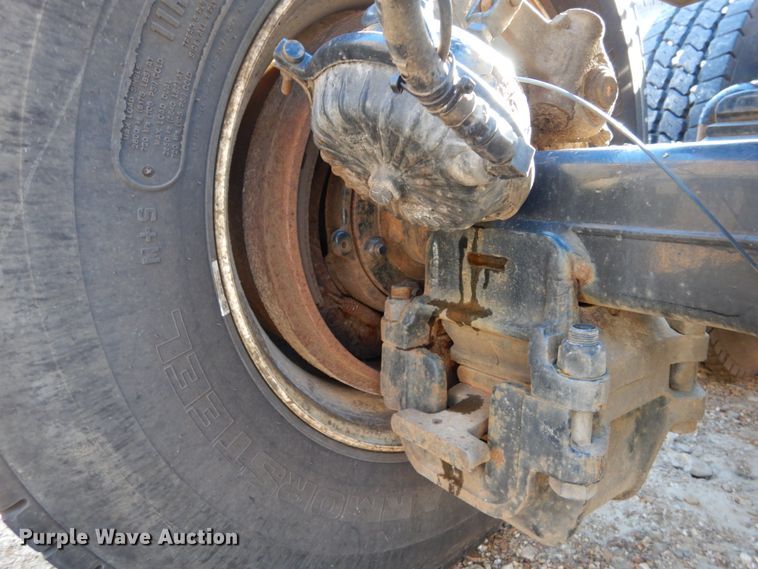 image for item DH5069 2004 Mack CX613 semi truck