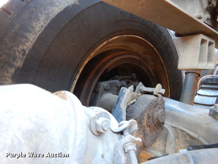 image for item DH5069 2004 Mack CX613 semi truck