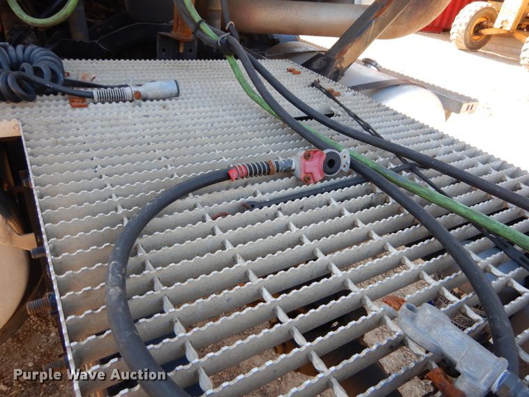 image for item DH5069 2004 Mack CX613 semi truck