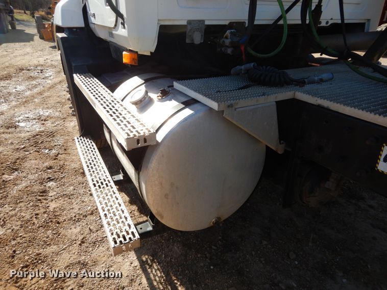 image for item DH5069 2004 Mack CX613 semi truck