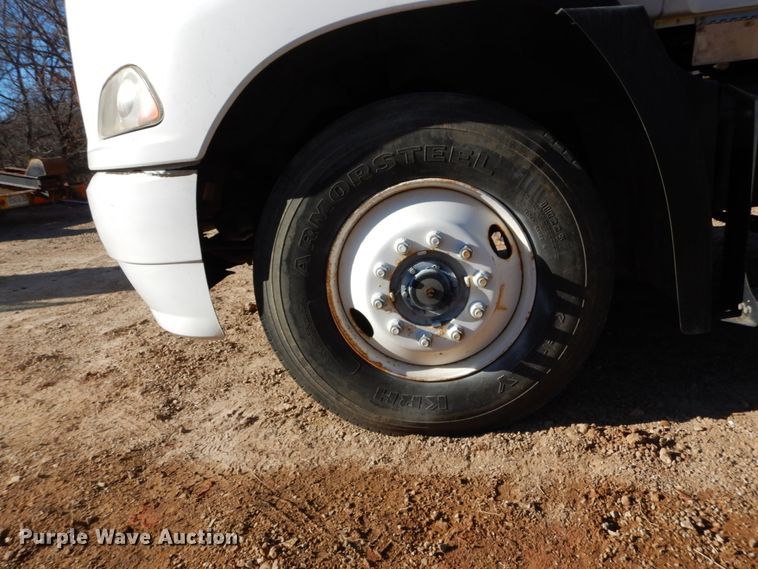 image for item DH5069 2004 Mack CX613 semi truck