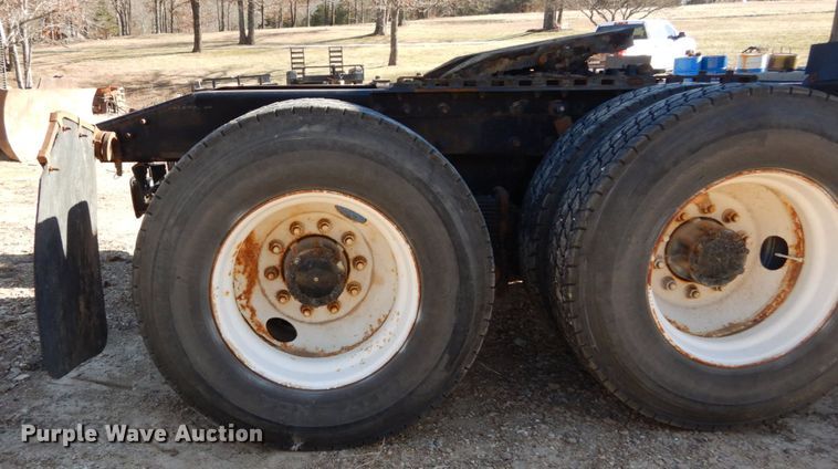 image for item DH5069 2004 Mack CX613 semi truck