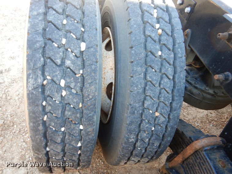 image for item DH5069 2004 Mack CX613 semi truck