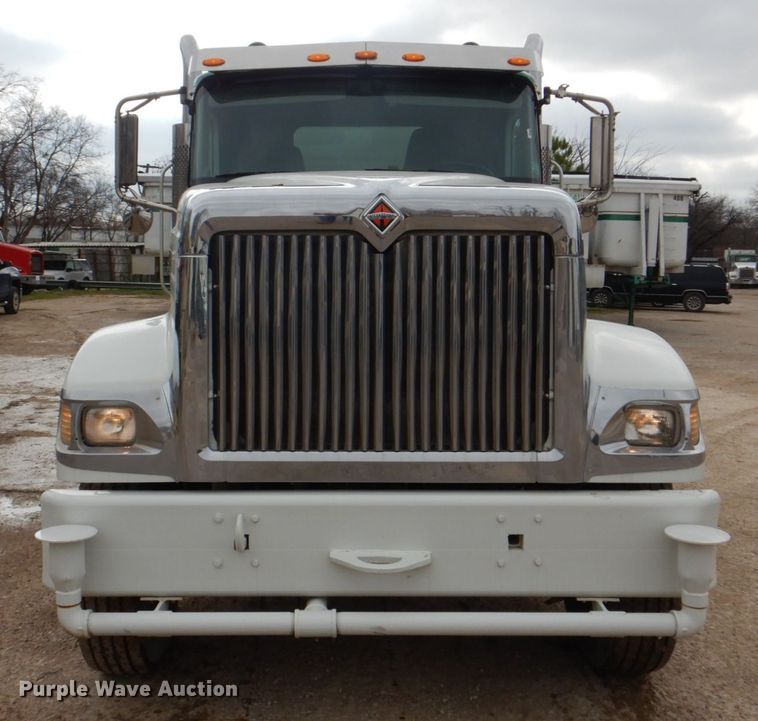 image for item DH5301 2002 International 9900i water truck