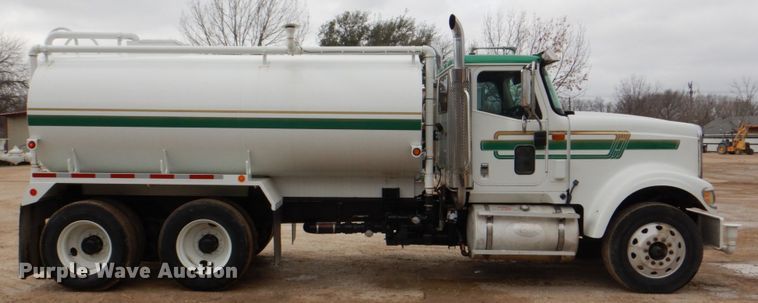 image for item DH5301 2002 International 9900i water truck