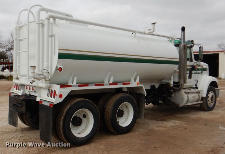 image for item DH5301 2002 International 9900i water truck