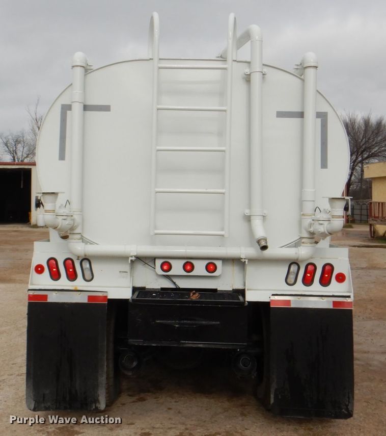 image for item DH5301 2002 International 9900i water truck