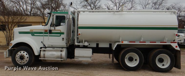 image for item DH5301 2002 International 9900i water truck