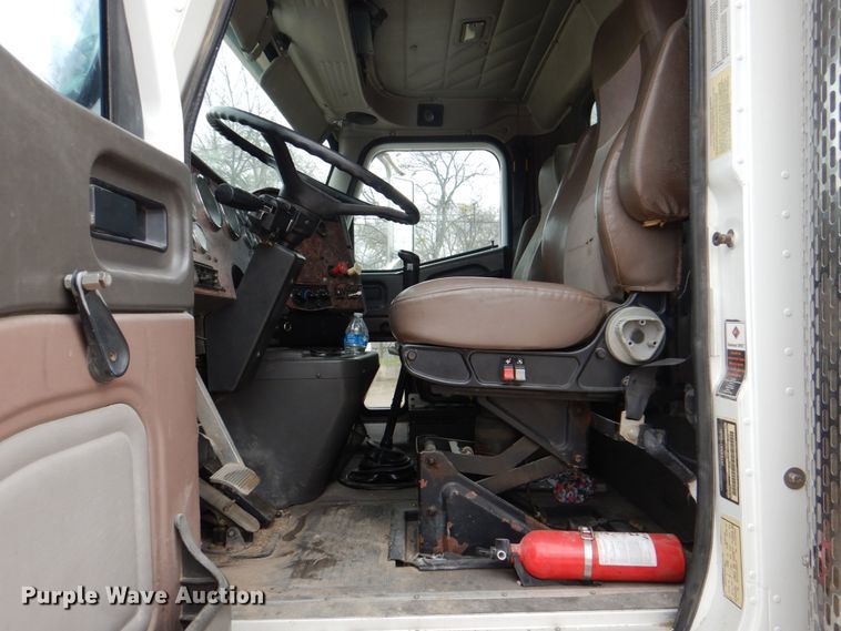 image for item DH5301 2002 International 9900i water truck