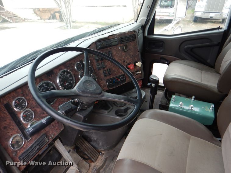 image for item DH5301 2002 International 9900i water truck