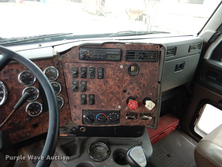 image for item DH5301 2002 International 9900i water truck