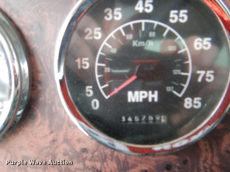 image for item DH5301 2002 International 9900i water truck