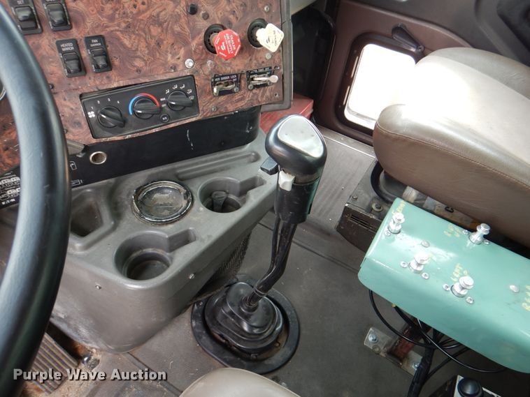 image for item DH5301 2002 International 9900i water truck