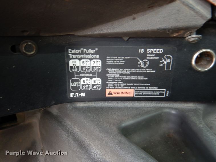 image for item DH5301 2002 International 9900i water truck