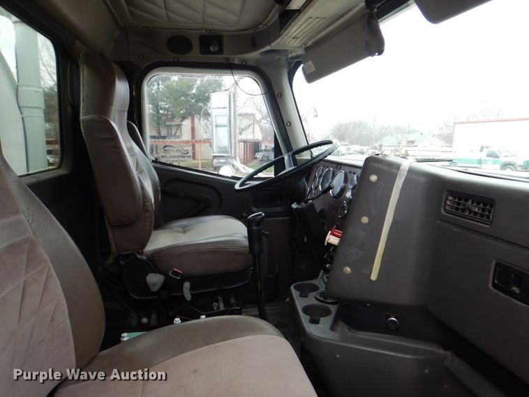 image for item DH5301 2002 International 9900i water truck